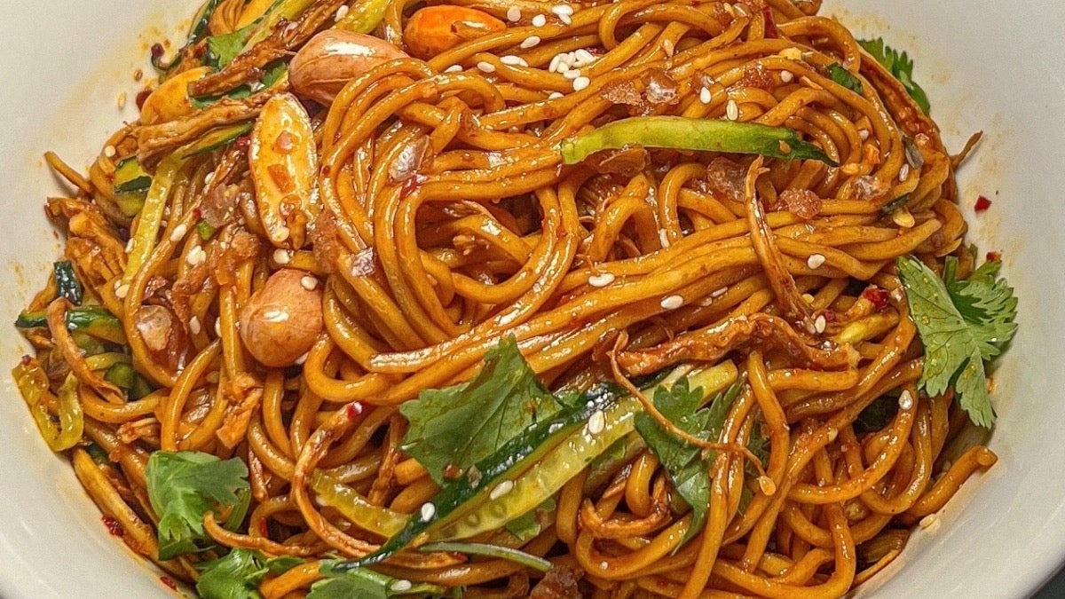 Tossed Noodle with Shredded Chicken Signature Chilli Sauce 招牌麻辣鸡丝凉拌面 (Kuku 秘制辣酱)