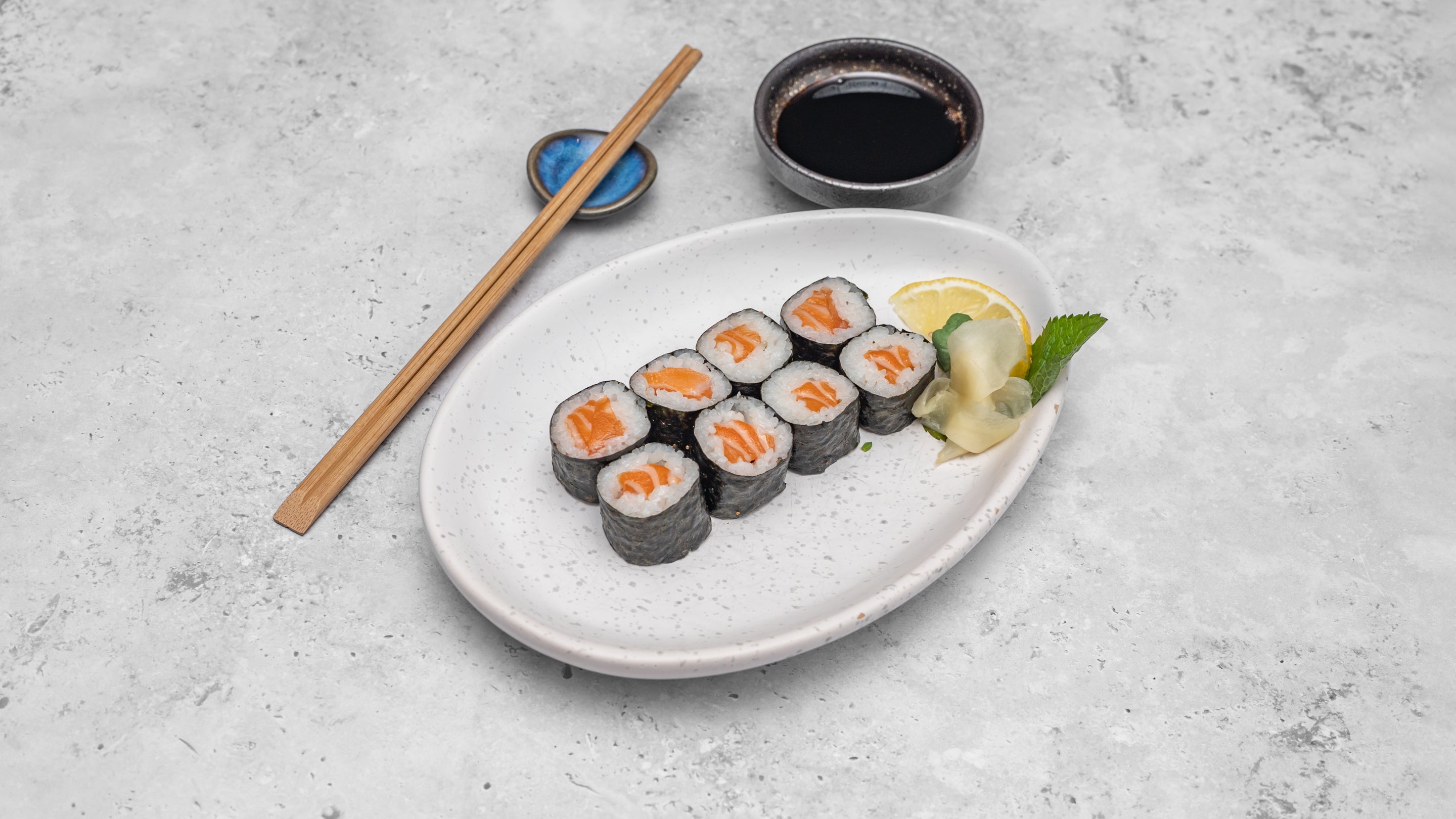 Salmon Hosomaki