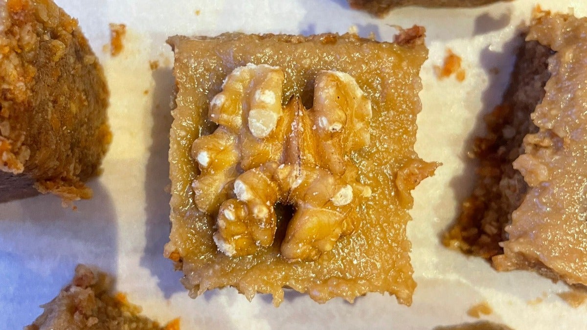 Healthy No-Bake Carrot Cake Bars