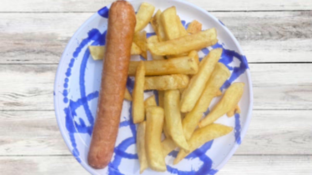 Kid's Plain Sausage + Chips