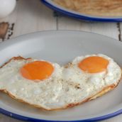 Sunny Side Up Egg With Plain Paratha