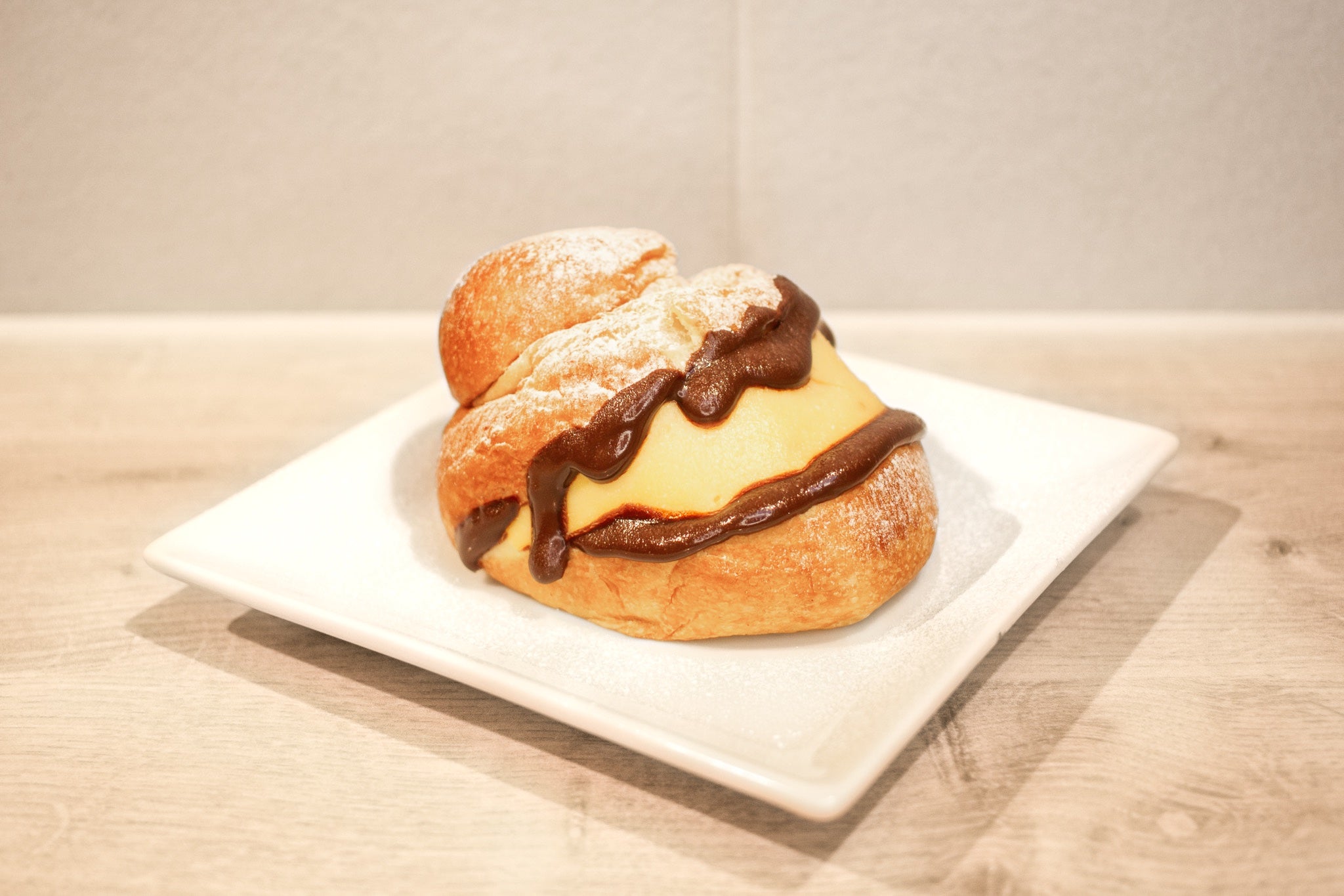Maritozzo custard