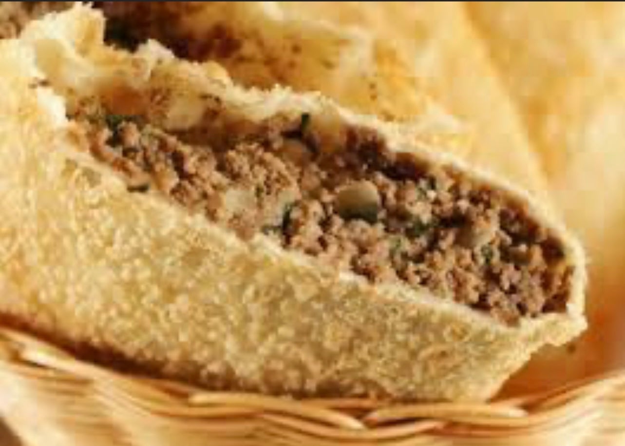 GROUND BEEF AND CHEESE PASTRY - PASTEL CARNE E QUEIJO