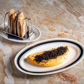 Omelette à l'emmental et à la truffe noire 