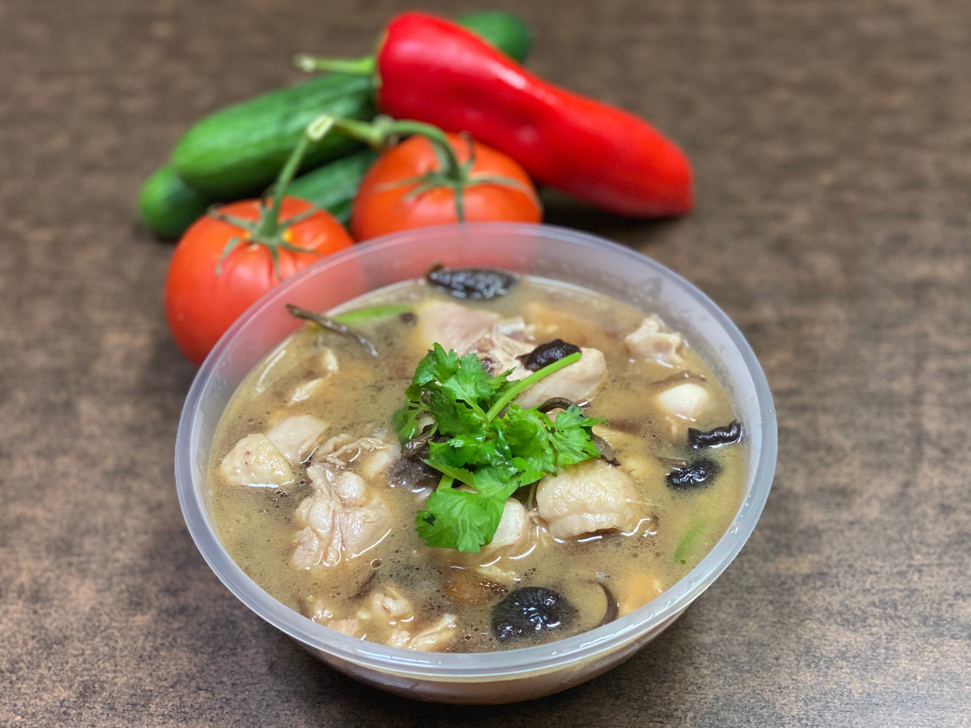 Stew Chicken with Chinese Mushroom and Clear Noodle 锅仔小鸡炖蘑菇