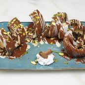 Nutella Chocolate With Pistachio Chemine