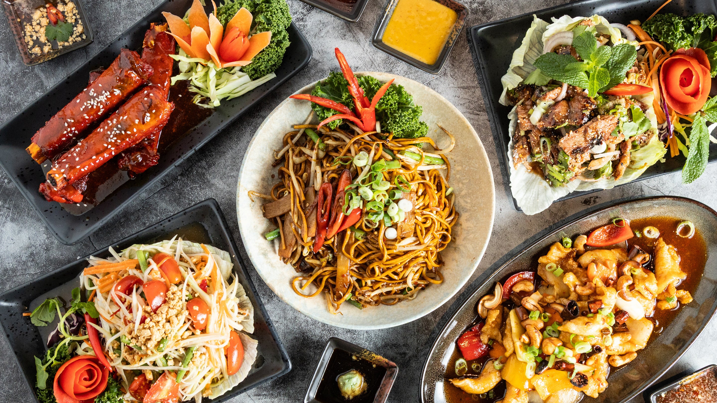 Dee Thai Restaurant & Bar