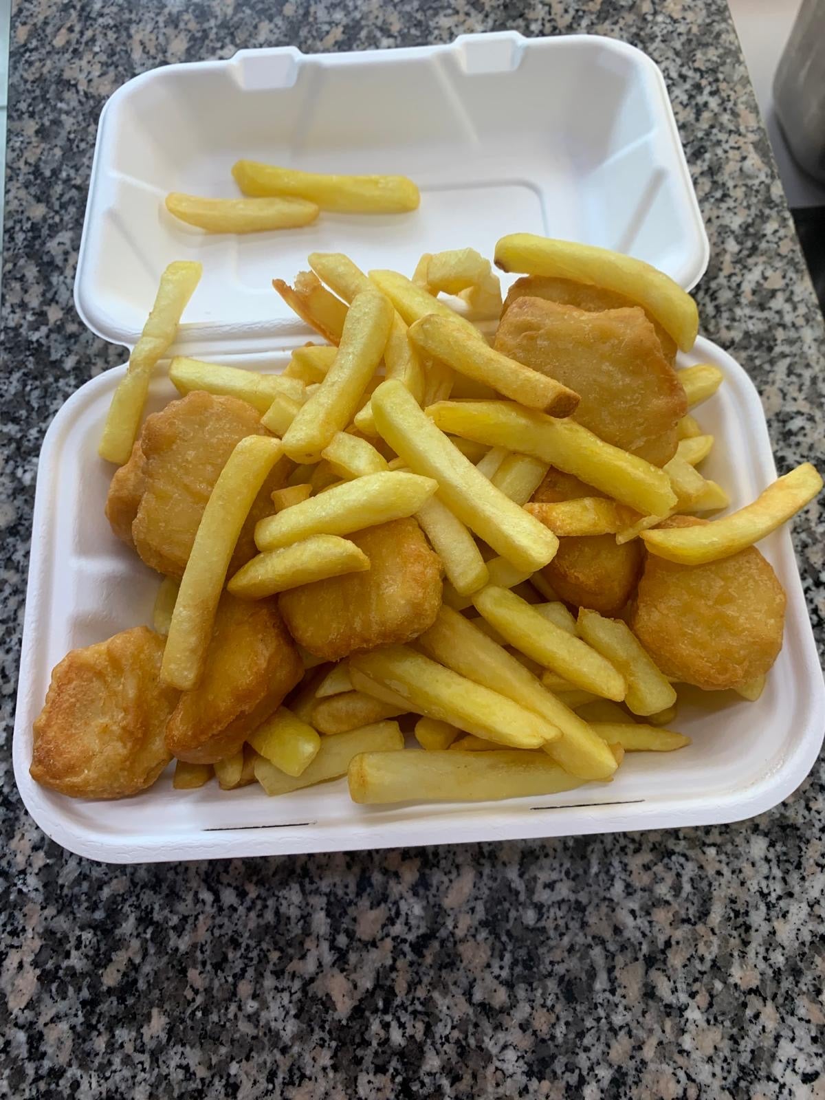 Chicken Nuggets (9 Pieces) and Chips