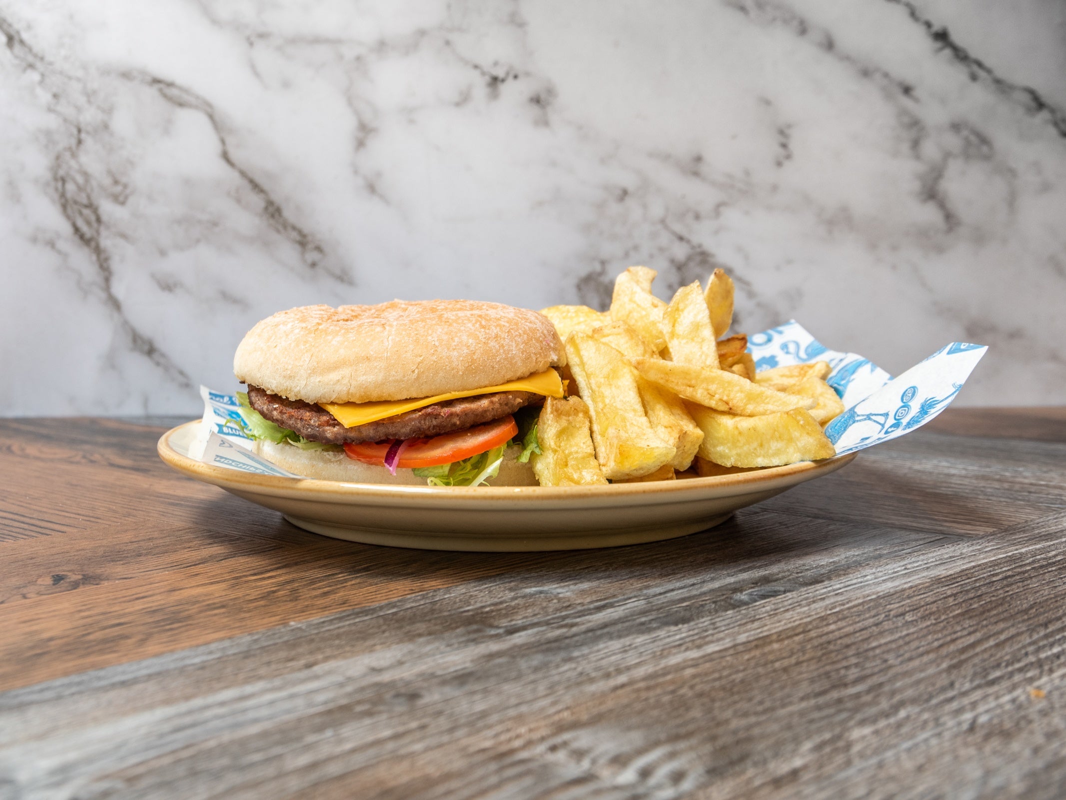 Cheeseburger and Chips