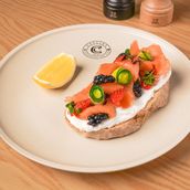 Smoke Salmon Toast 