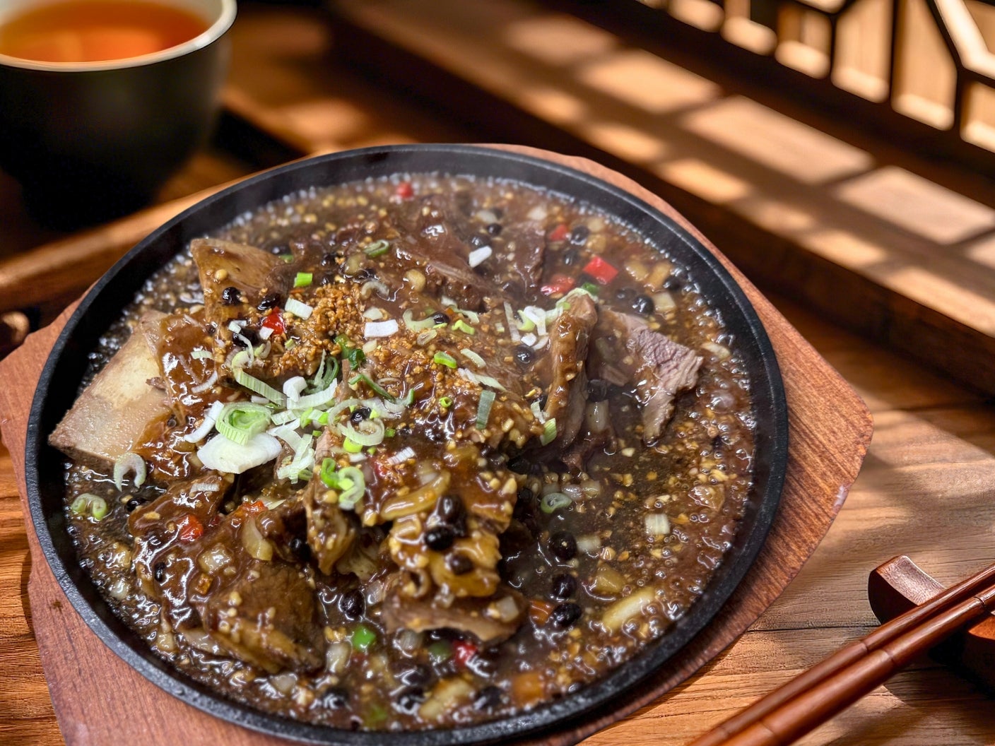 Pan-Fried Premium Beef Short Ribs with Garlic and Black Bean Sauce 蒜香豉汁牛肋条