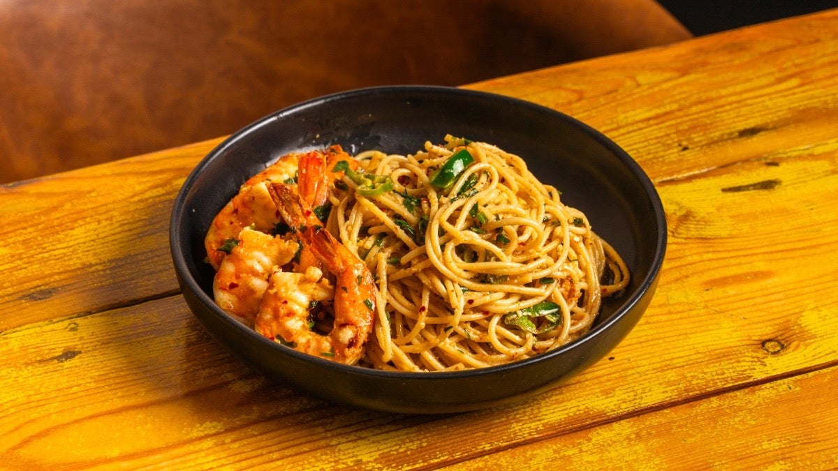Spicy garlic prawn pasta