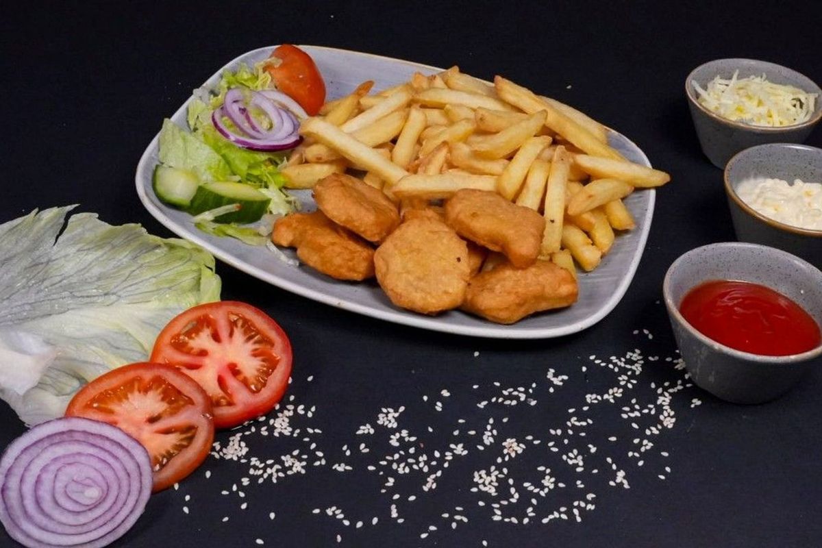 Chicken Nuggets (6) w/Fries