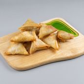 Vegetables Sambousek 12 Pieces