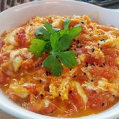 Egg Tomato With Khuboos