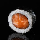 Salmon Maki Roll