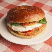 Mozzarella Pesto Bagel