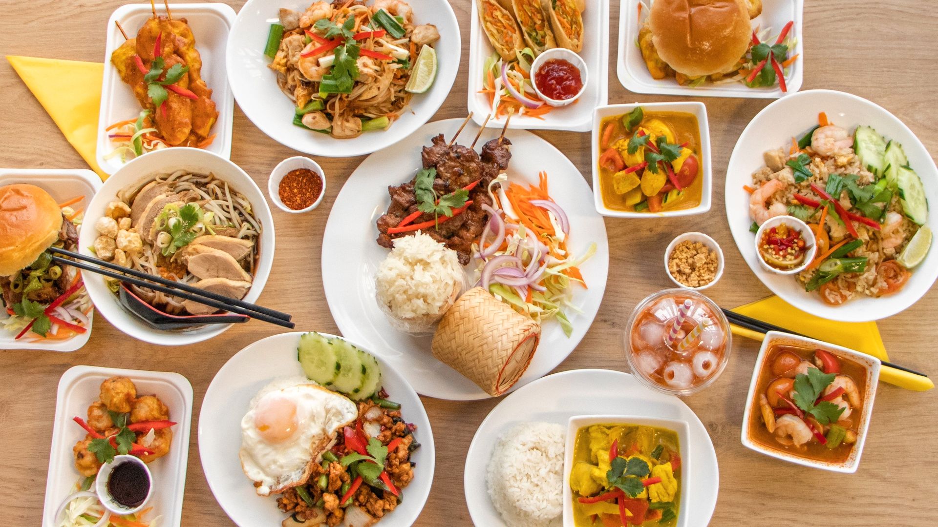 Pad Thai Live