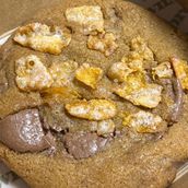 Milk chocolate and frosties cookies