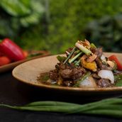 Stir Fried in Black Pepper Sauce Beef เนื้อผัดพริกไทยดำ