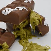 Pistachio Kunafa Chocolate