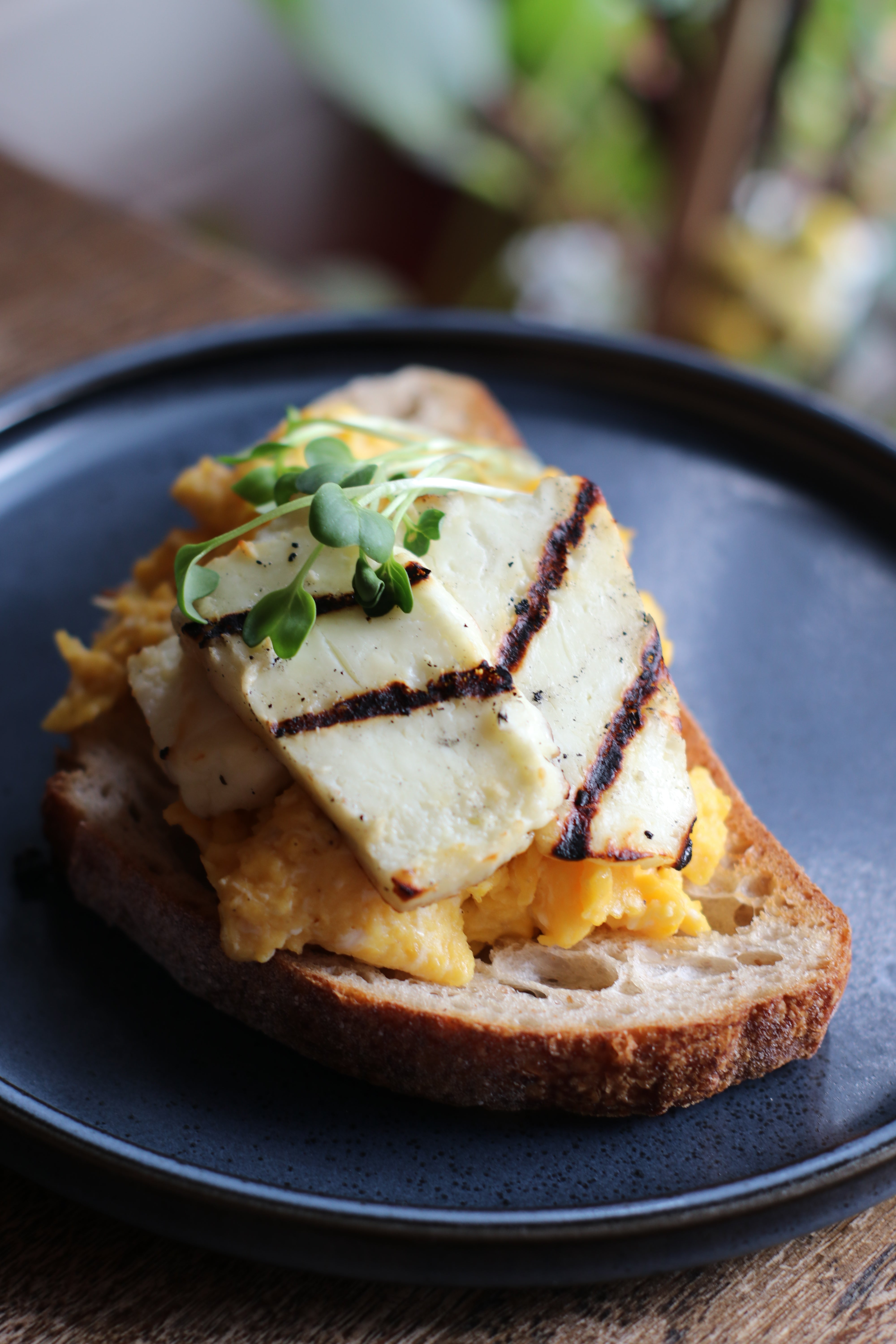 Scrambled Eggs With Halloumi