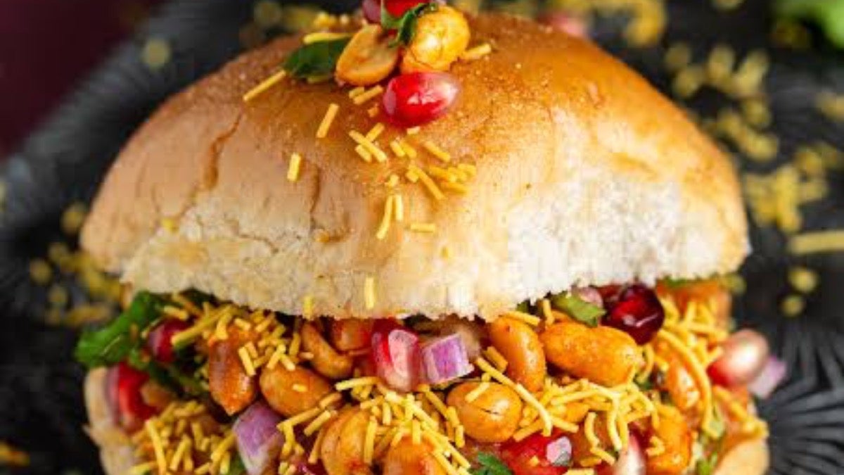 Spicy Garlic Dabeli