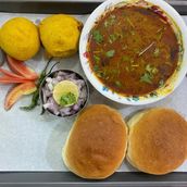 Batata Vada Ussal Pav