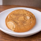 Macadamia White Chocolate cookie