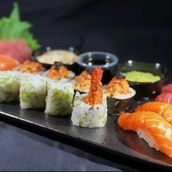 Fumi Signature Mix Sushi Box For 2 Person 16 PCS  