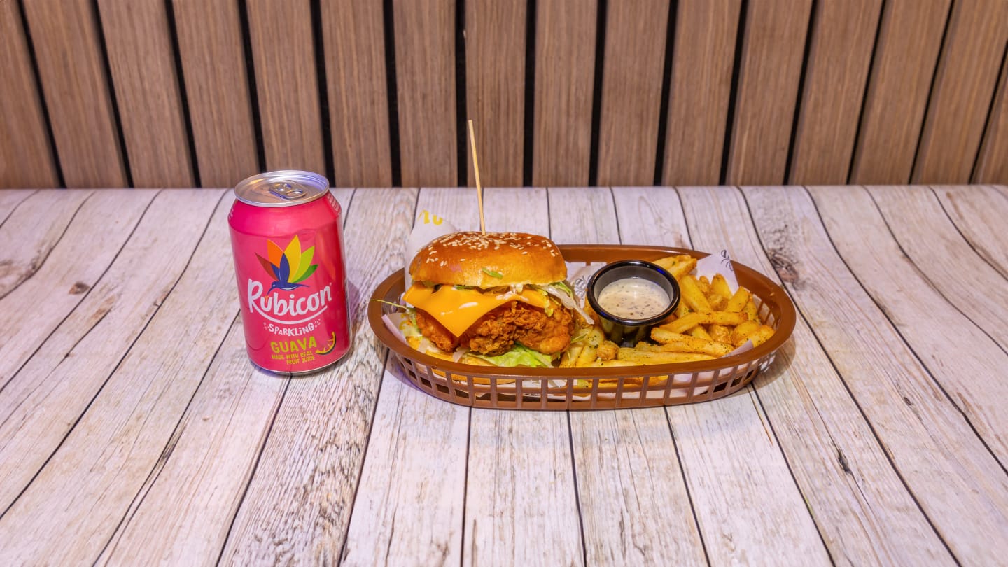 Deep-Fried Chicken Peri Burger Meal (med hot)