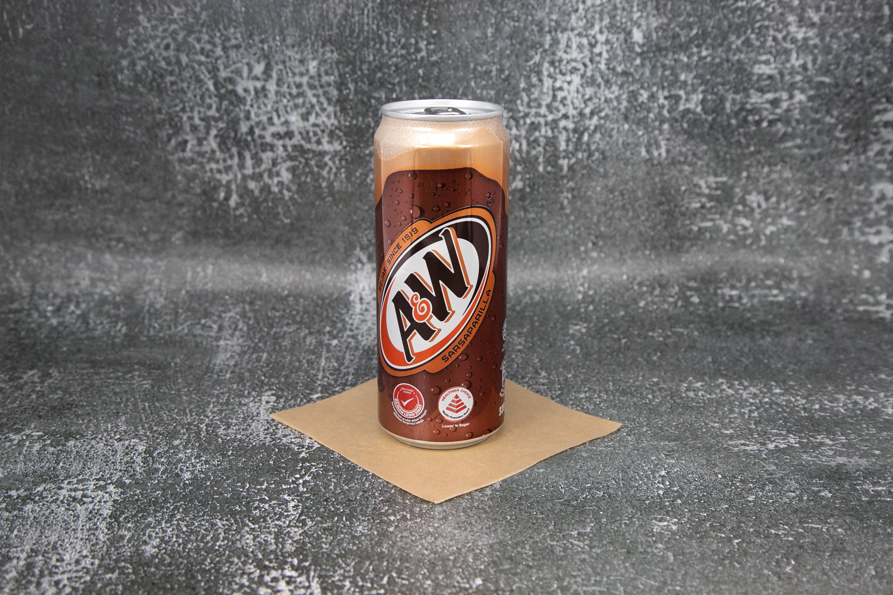 A&W Root Beer (320ml)