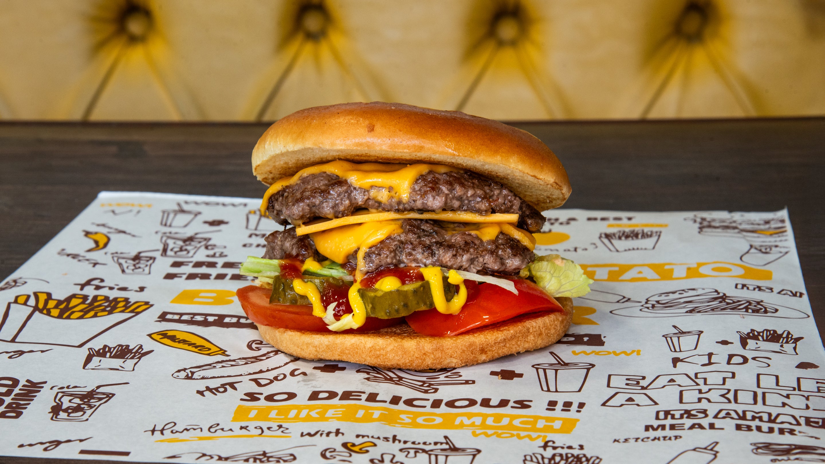 American double smash beef burger & chips & sauce
