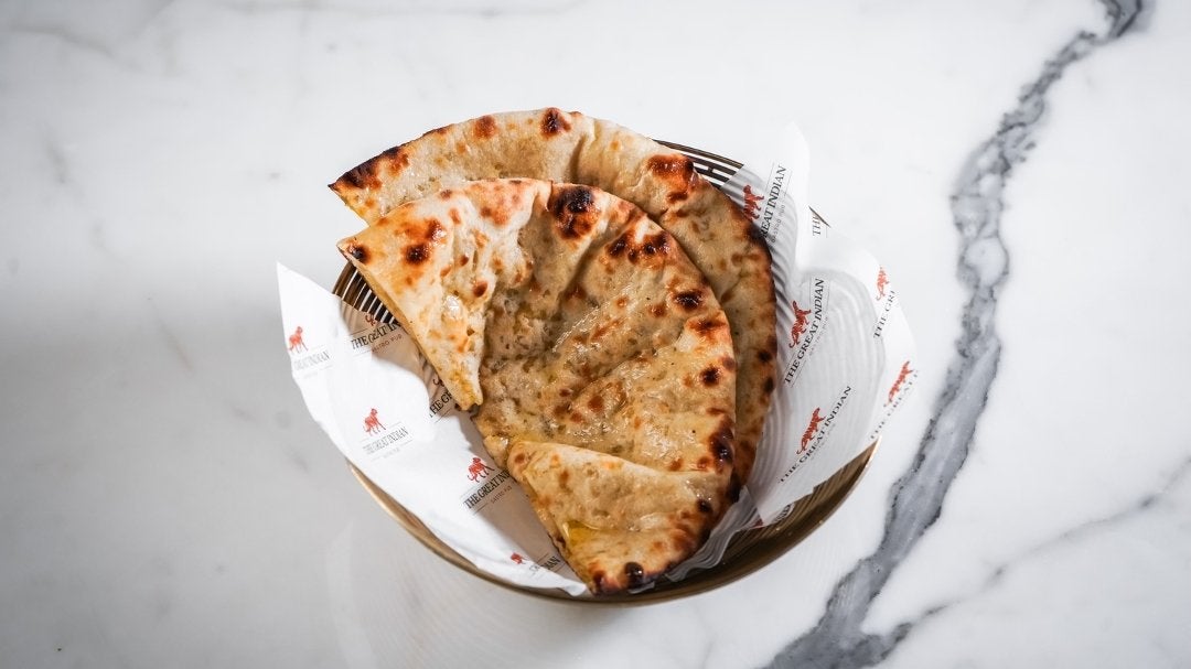 Cheese & Jalapeño Naan (v)