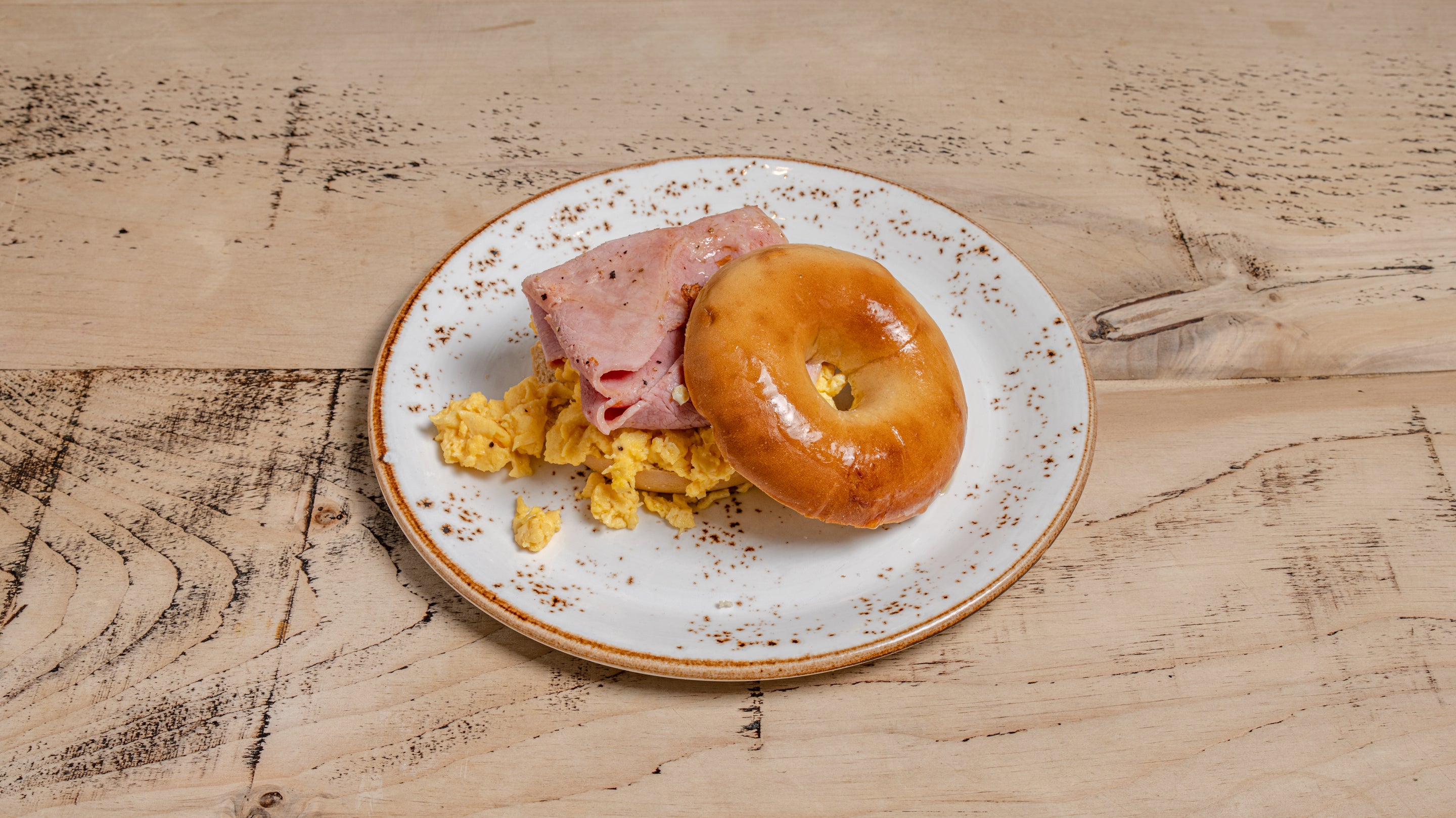 Scrambled Eggs & Ham Bagel