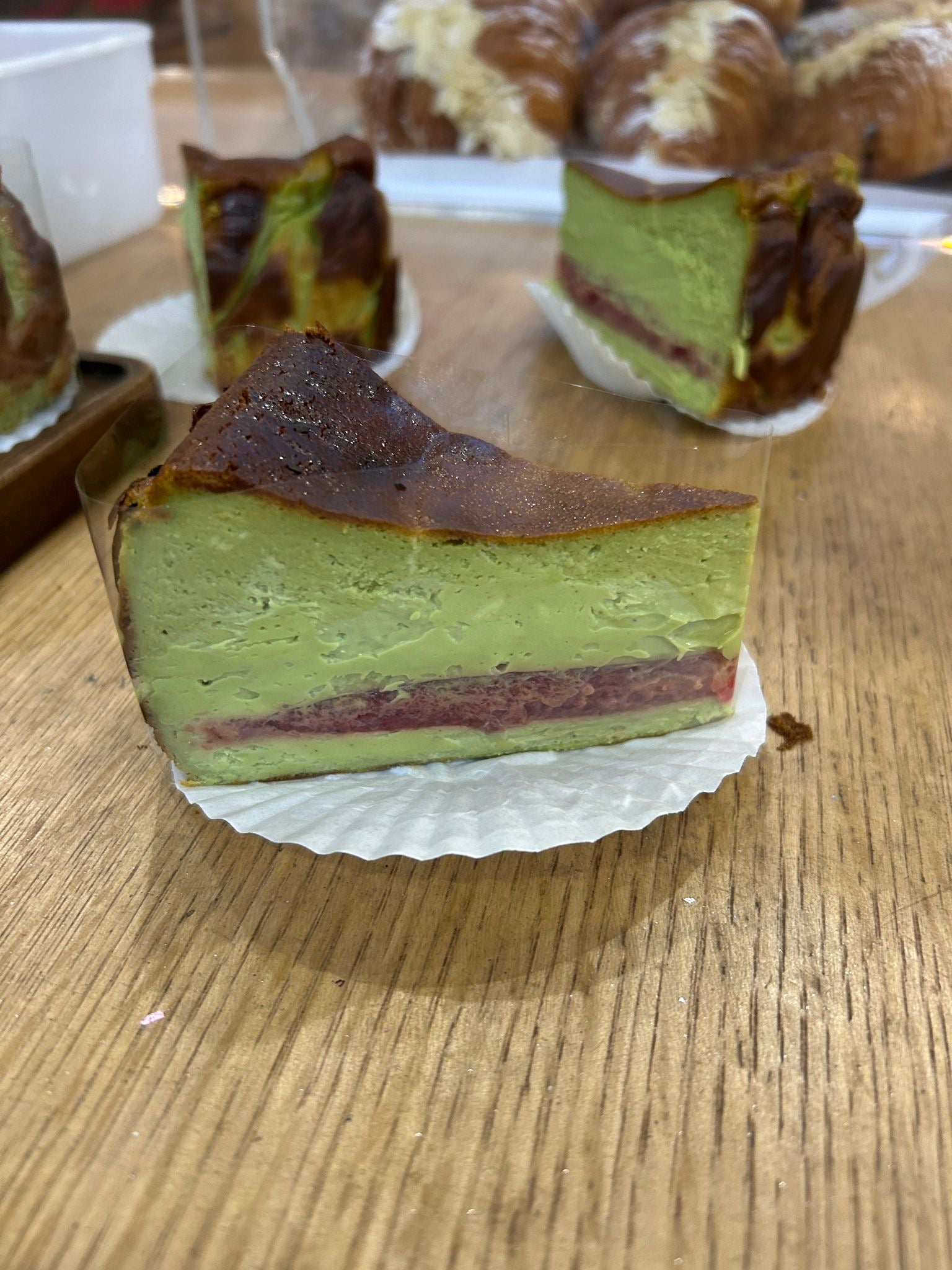 Berry Pistachio Basque Cheesecake ベ-リバスクチーズケーキ莓果巴斯克芝士蛋糕