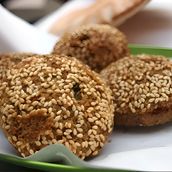 Falafel with sesame
