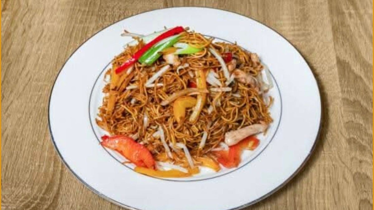 B11 Chicken Chow Mein