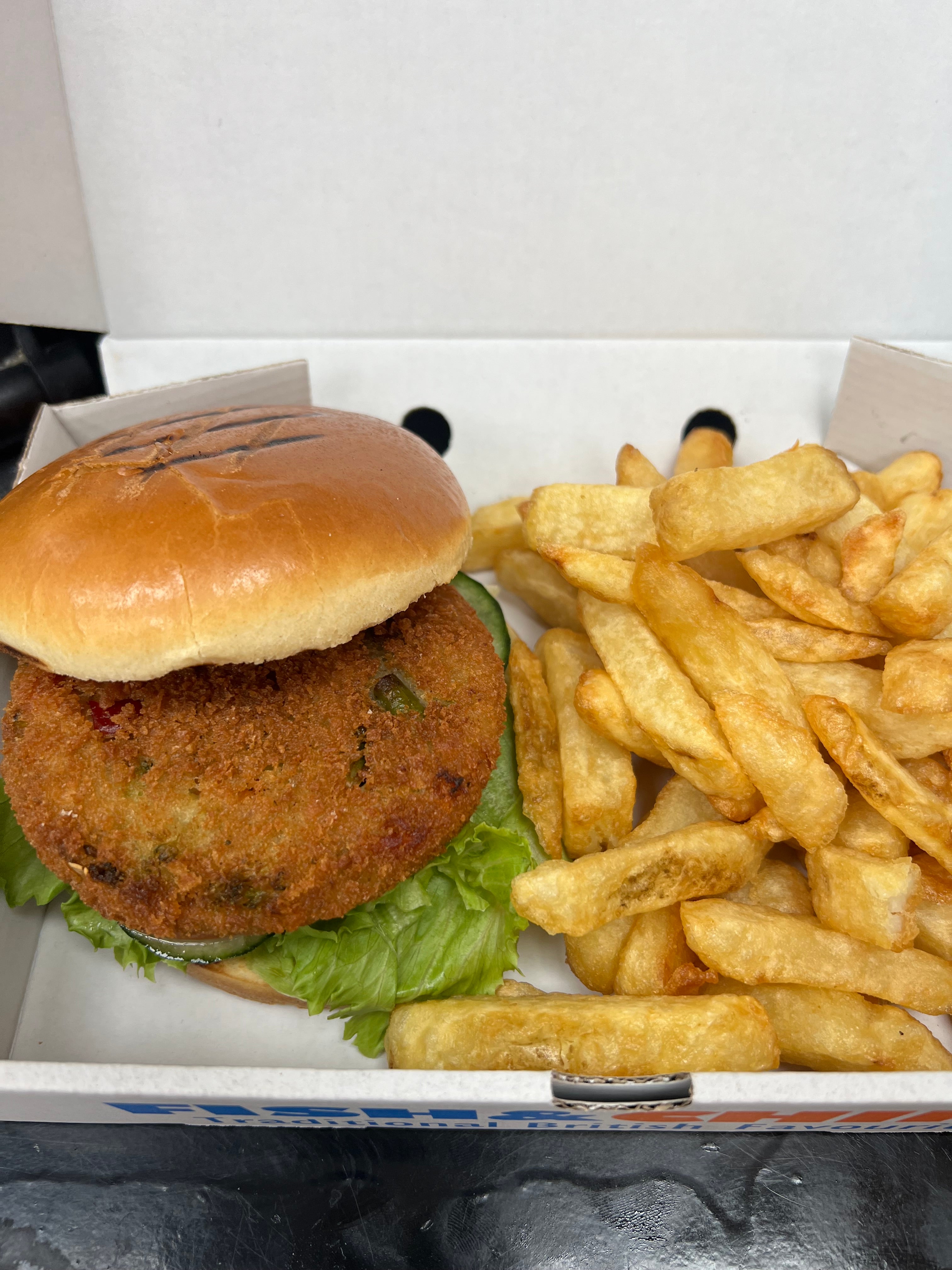 Veggie burger Salad & Chips