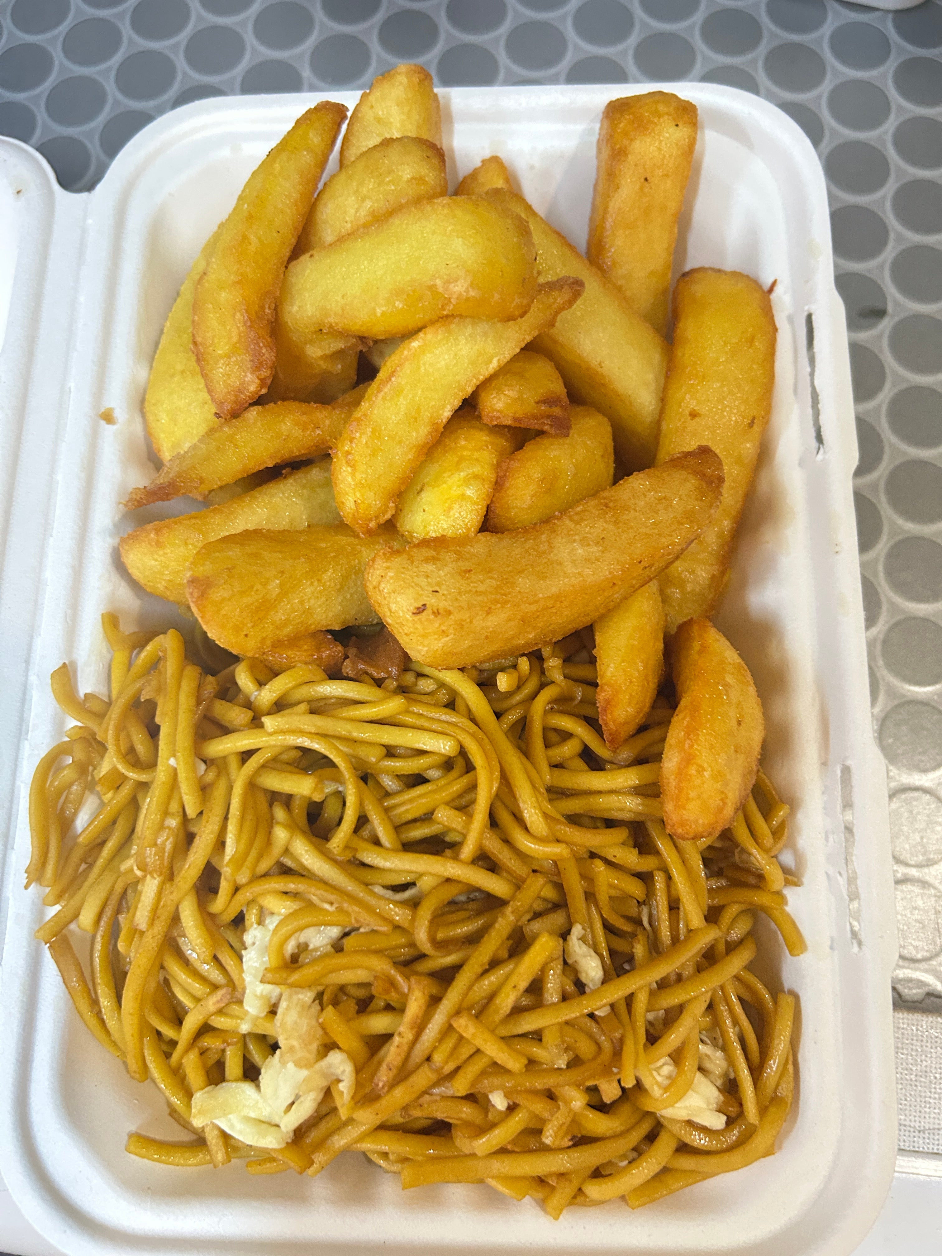 Noodles, Chips, and Sauce 面 条 汁