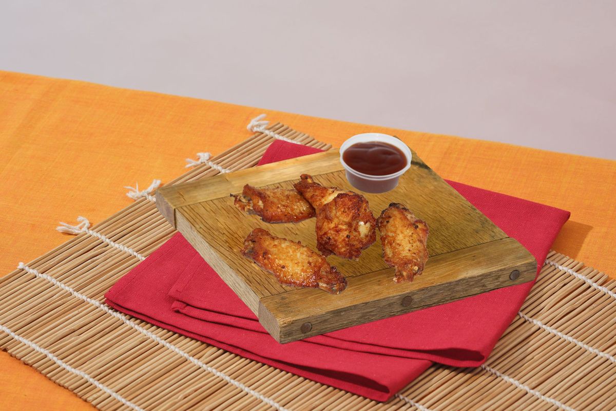 4 Wings with Your Choice of Sauce