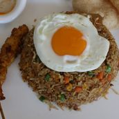Nasi Goreng with vegetables(egg contains/spicy/nut)