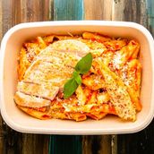 Healthy Spicy Brown Pasta Chicken Arrabbiata
