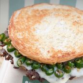 Flat chili burger