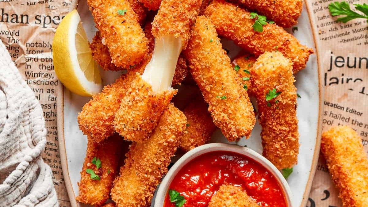 Mozzarella Stick with Sweet Chilli Dip