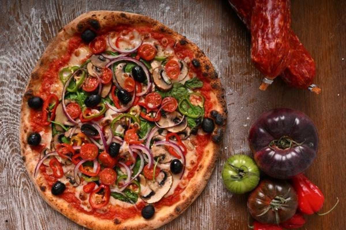 14" Vegetable with Goats Cheese Pizza (V)