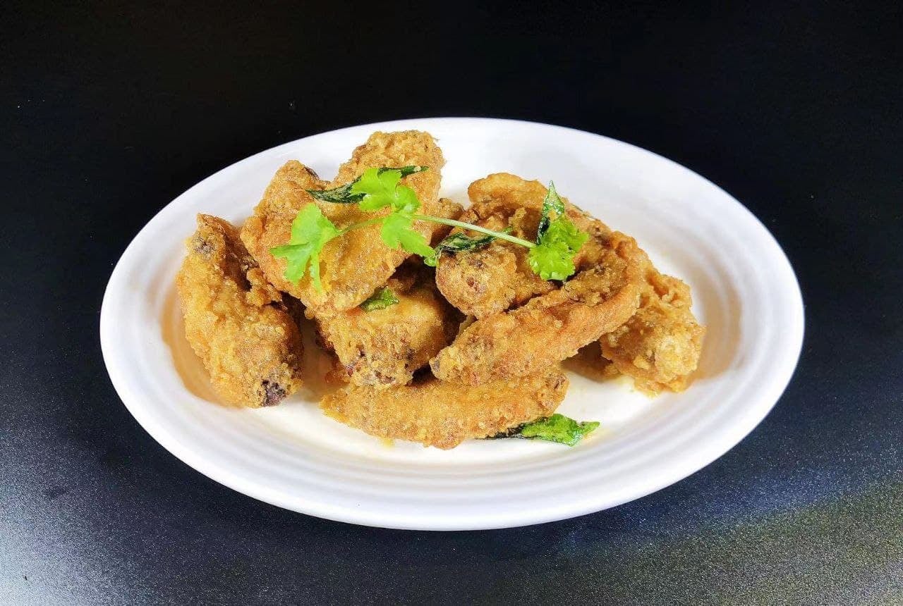 Chicken Wings with Salted Egg Yolk (I C)咸蛋黄鸡翼