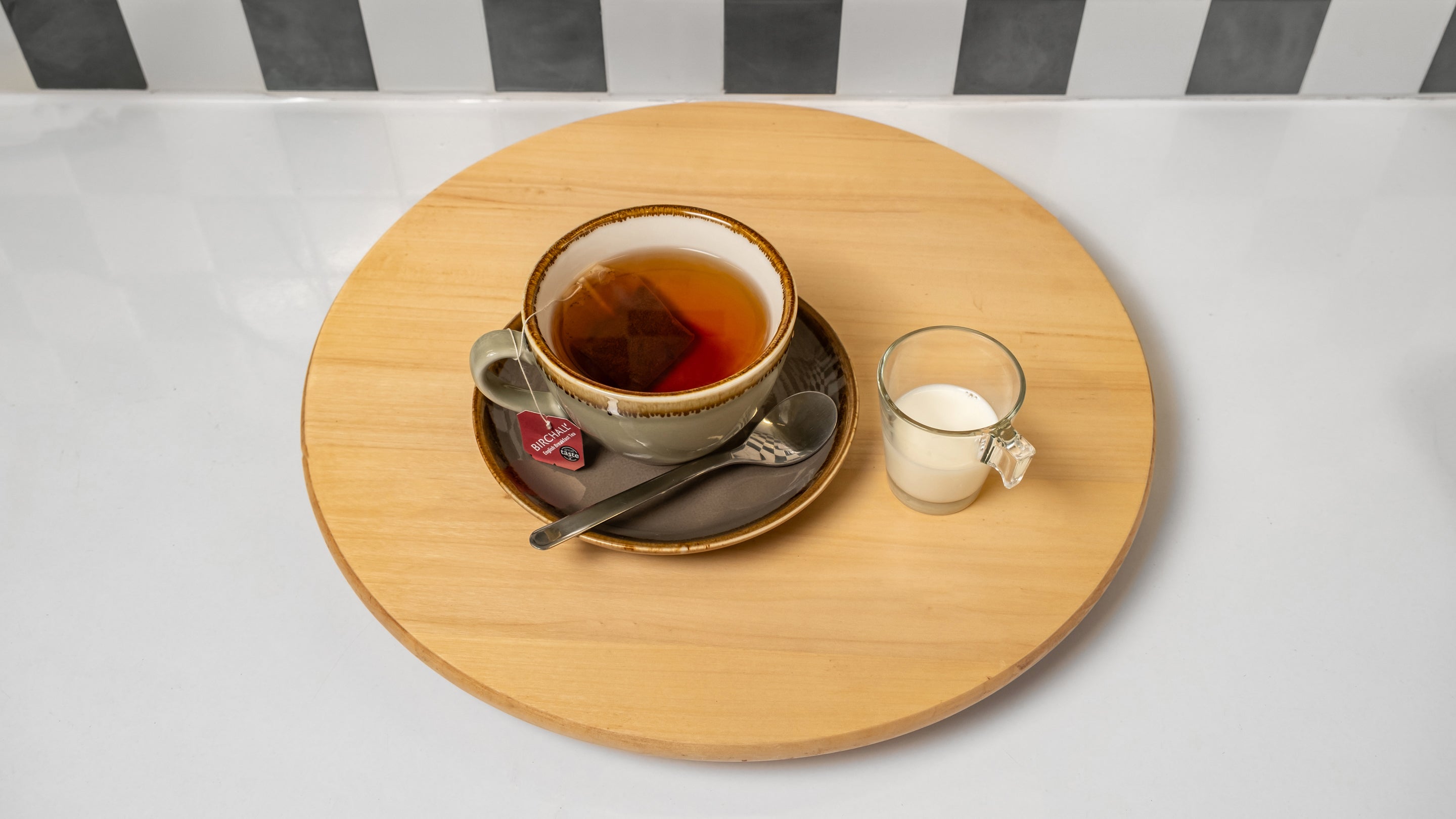 English breakfast tea (12oz cup)