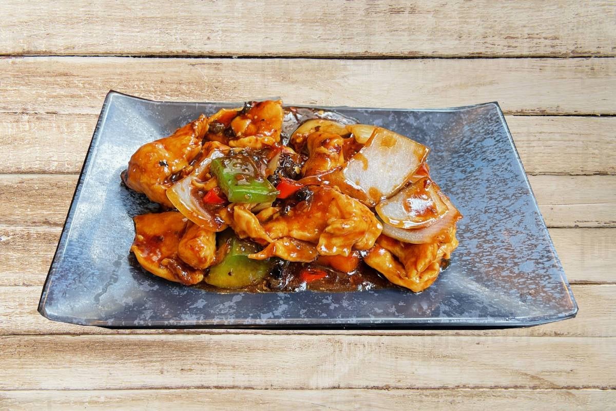 J10. Chicken in Black Bean Sauce (Hot)