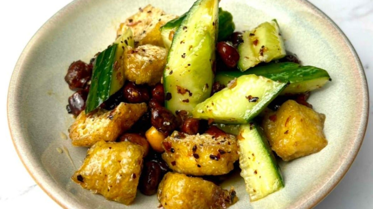 Tossed Cucumber with Peanuts and Fried Tofu Puffs 花生豆泡拌黄瓜